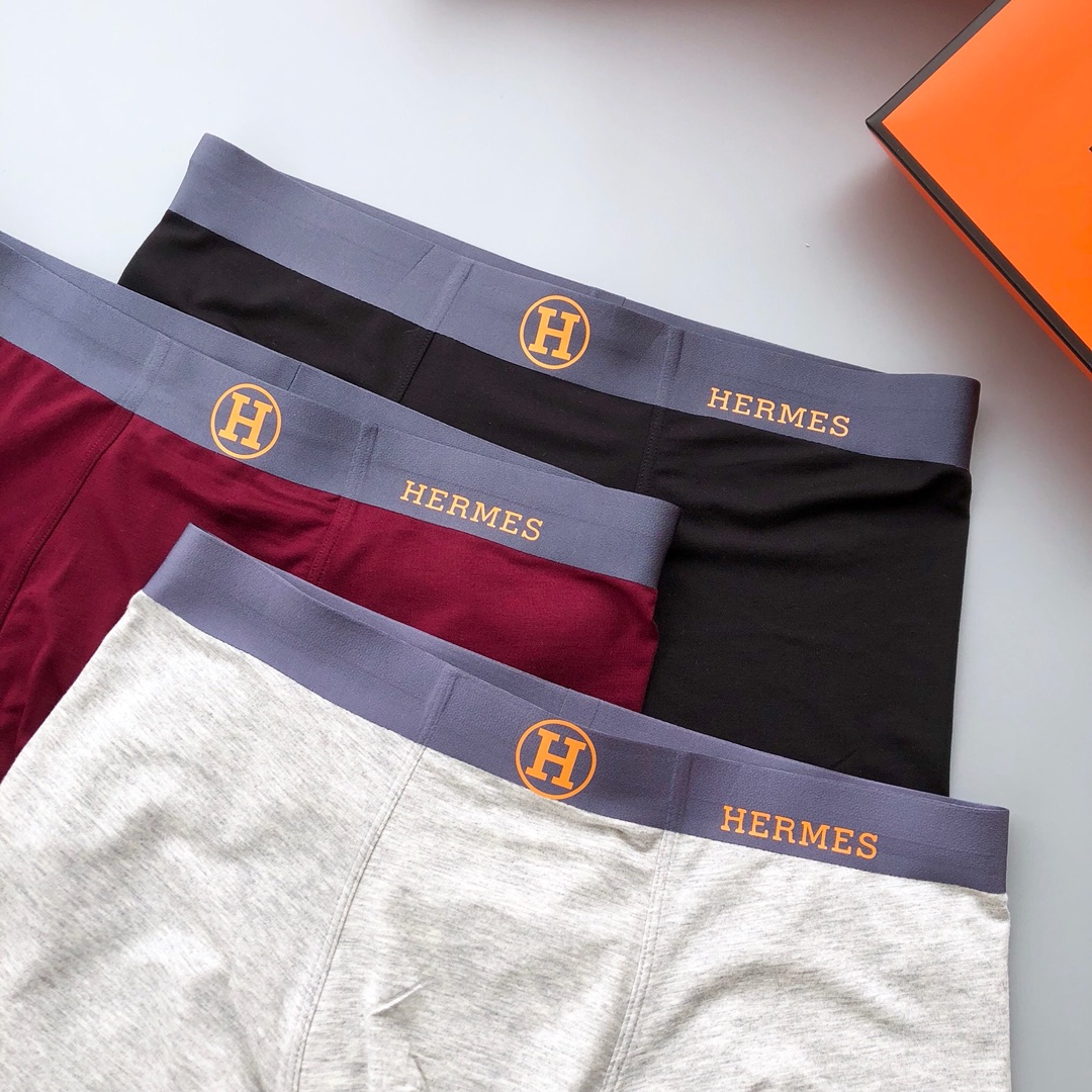 P75 Hermes 爱马仕 经典时尚男士内裤！外贸国外订单，原单品质，无缝切割工艺 科学配 91%莫代尔+9%氨纶，丝滑 透气 舒适！有型！ 一点也不紧绷 按照人体工程学设计 彰显男性性感魅力 超级好穿  一盒3条  L-XXXL 最大穿到38码 （注:贴身衣物 袜子 不退不换）