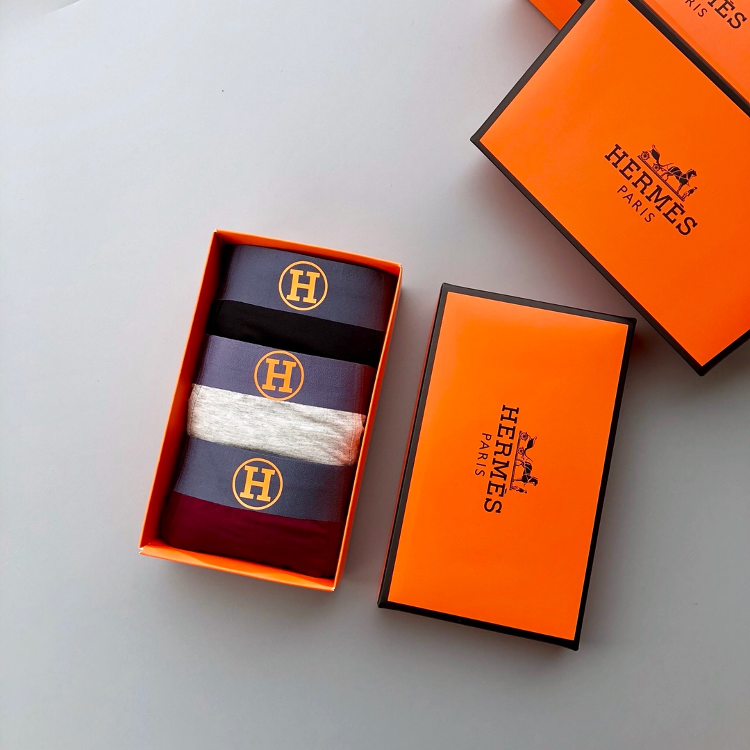 P75 Hermes 爱马仕 经典时尚男士内裤！外贸国外订单，原单品质，无缝切割工艺 科学配 91%莫代尔+9%氨纶，丝滑 透气 舒适！有型！ 一点也不紧绷 按照人体工程学设计 彰显男性性感魅力 超级好穿  一盒3条  L-XXXL 最大穿到38码 （注:贴身衣物 袜子 不退不换）