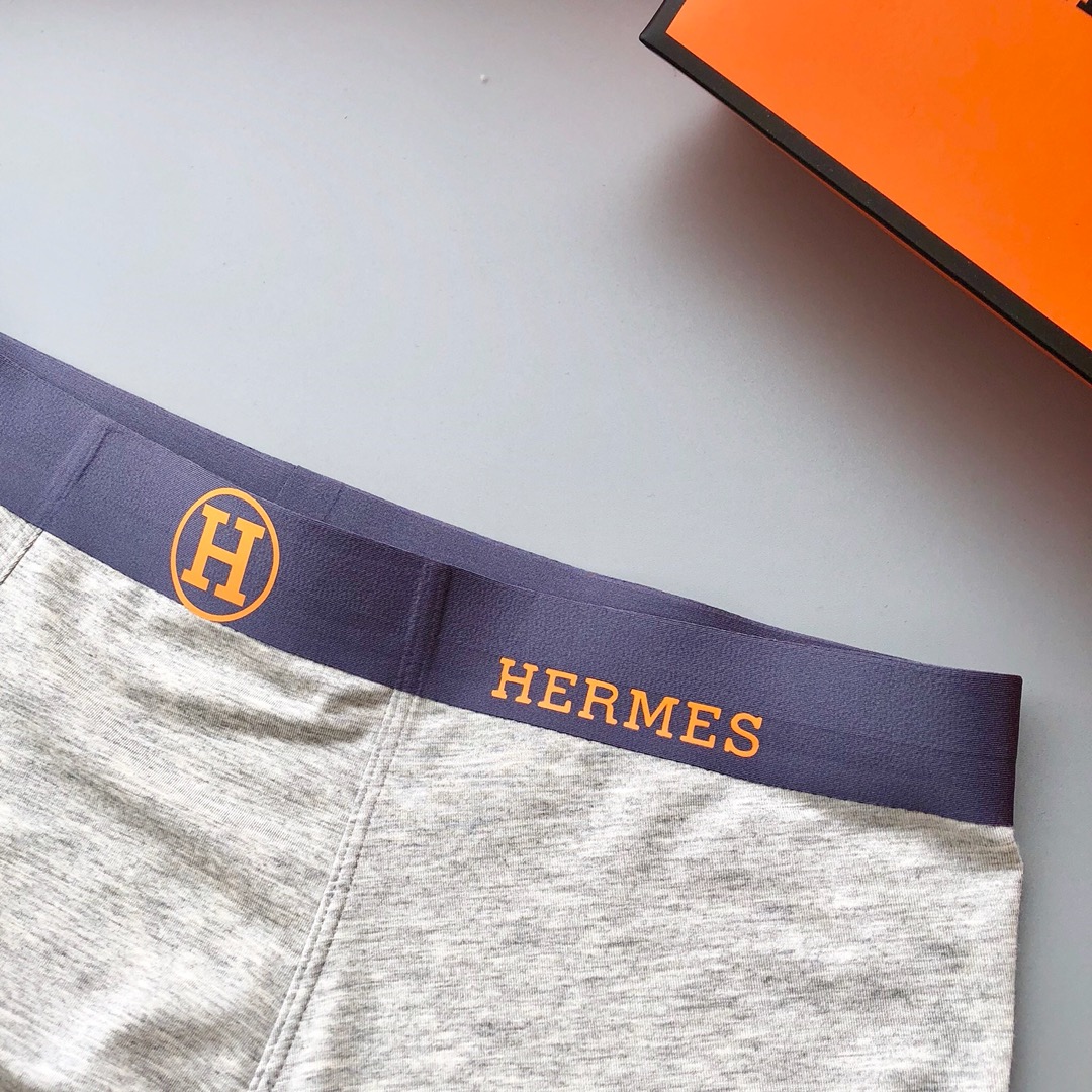 P75 Hermes 爱马仕 经典时尚男士内裤！外贸国外订单，原单品质，无缝切割工艺 科学配 91%莫代尔+9%氨纶，丝滑 透气 舒适！有型！ 一点也不紧绷 按照人体工程学设计 彰显男性性感魅力 超级好穿  一盒3条  L-XXXL 最大穿到38码 （注:贴身衣物 袜子 不退不换）