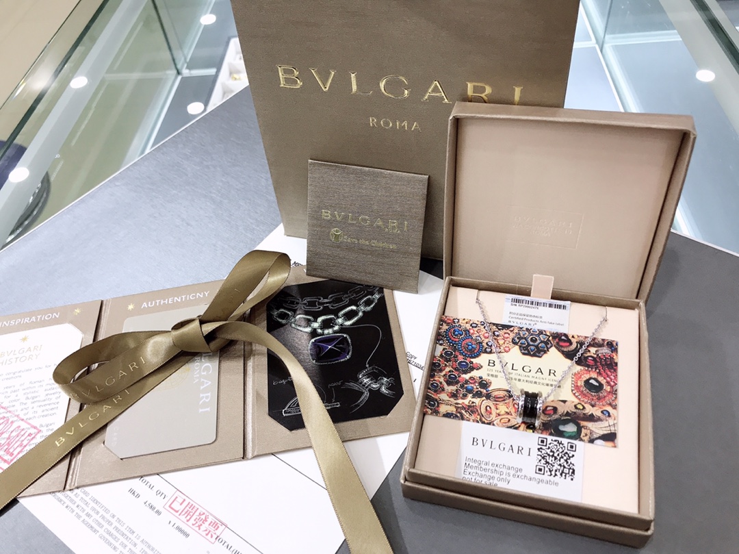 NO:102643,CNC highest version Bulgari BV charity model Little Red Necklace is a hot-selling model, classic and eternal, beautiful enough to be taken off~The same style as various celebrity celebrities Black ceramic 925 sterling silver, as always, fine and thick chain, original buckle, clear print, Bulgari necklace, bottega veneta, bvlgari, necklace, pure silver19860909cnc最高版本 宝格丽BV慈善款小红人项链 一直的热销款,经典、永恒 美到摘不下来～各种明星网红同款 黑陶瓷925纯银,一如既往的品质,精粗链,原版扣,字印清晰,宝格丽项链,bottega veneta,bvlgari,necklace,pure silver,Jewelry