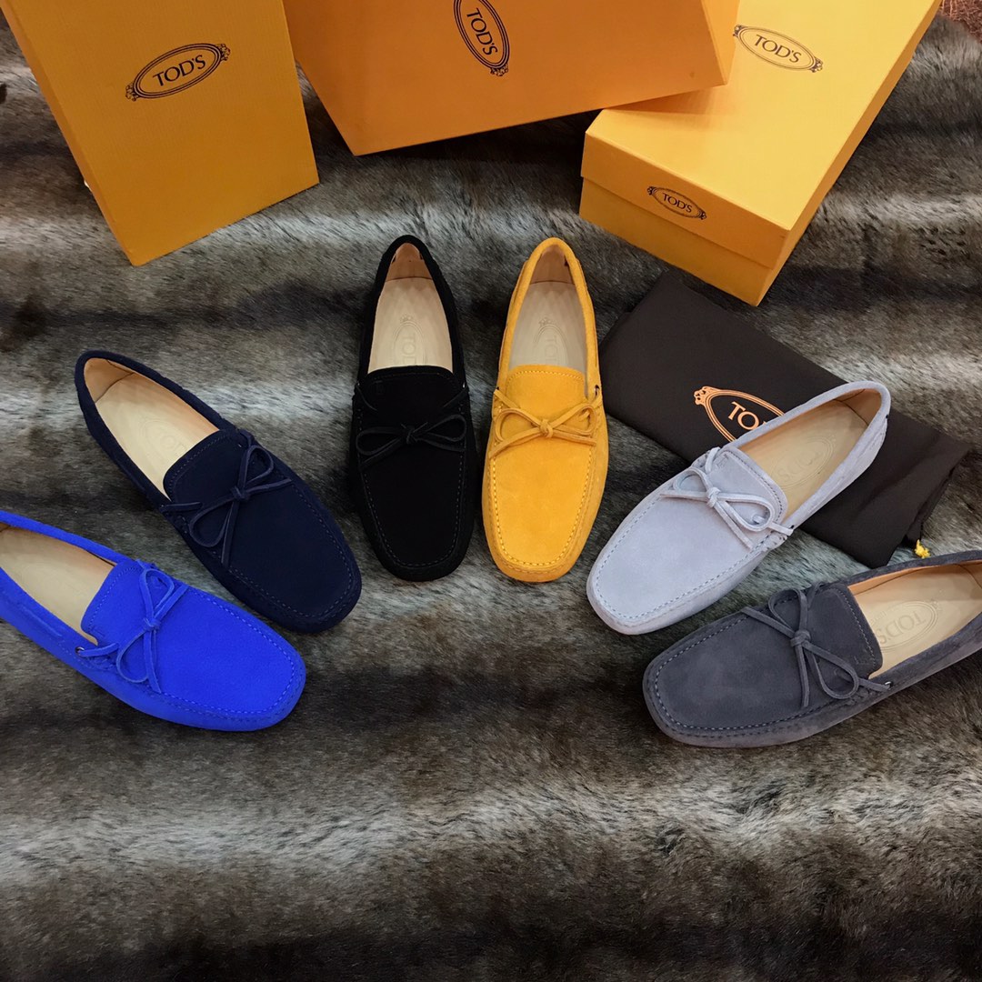 NO:349090,Classic is here...Career classic immortal bean shoes, imported beef tendon leather on the upper, imported cowhide inner lining, original cowhide footbed, original outsole 38/44;,,cowhide19860909经典来了...休闲经典不朽豆豆鞋,鞋面进口牛筋皮,牛皮进口内里,原厂牛皮垫脚,原版大底 38/44；,,cowhide,Men's shoes