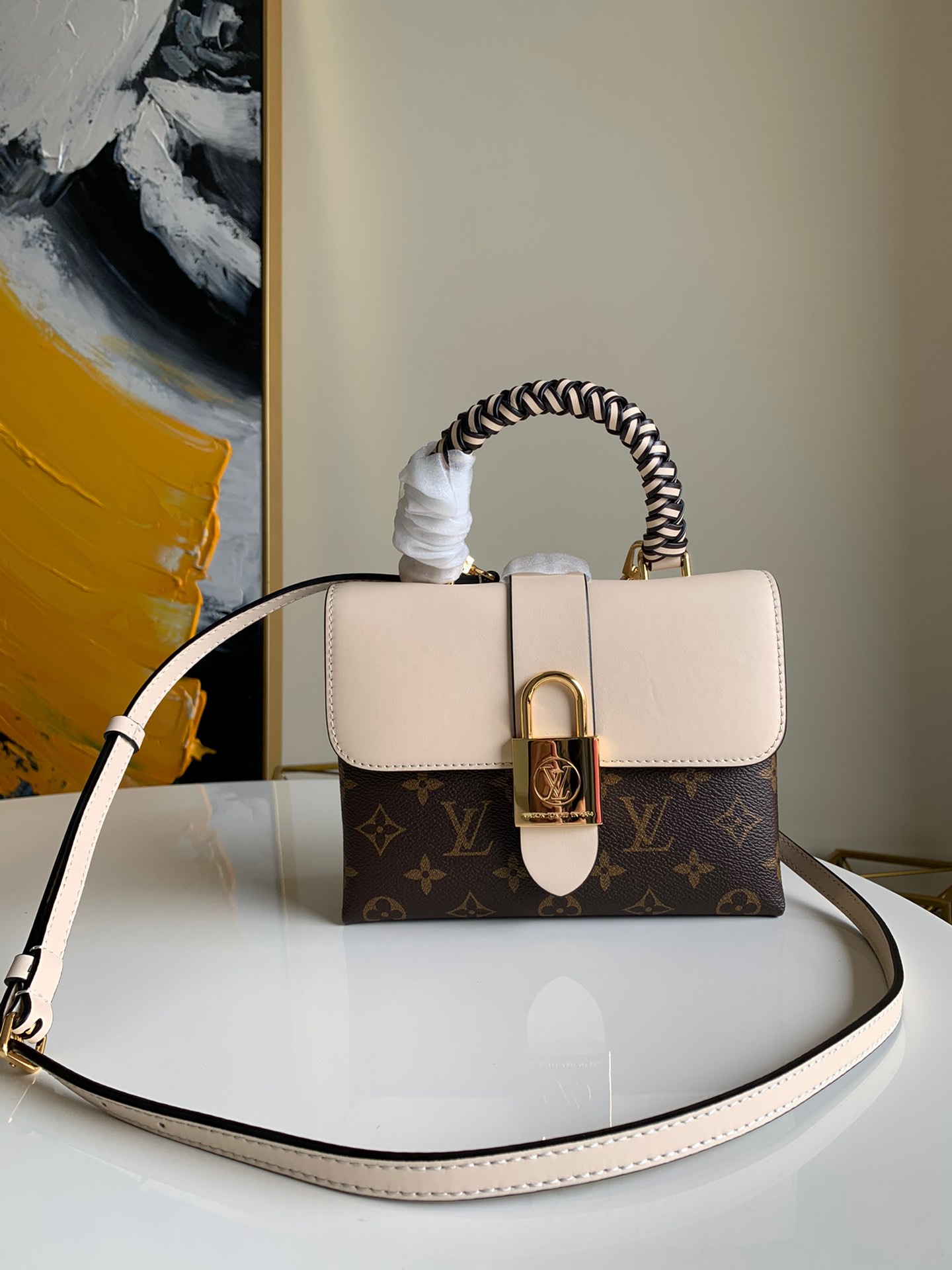 NO:395448,【Exclusive real photo M45155】Combined counter packaging LOCKY BB made this small and stylish Locky BB handbag size 21x17x8cm.,LV【Original leather】,louis vuitton19860909【独家实拍M45155】配套专柜包装 LOCKY BB 编制 这款小巧而有型的Locky BB手袋 尺寸21x17x8cm .,LV【原厂皮】,louis vuitton,Bag