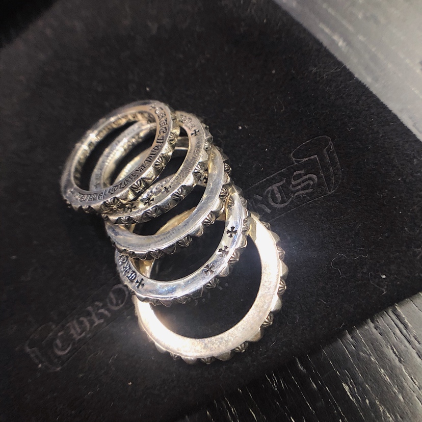 Chrome Hearts chrome hearts 克罗心十字铆钉条戒