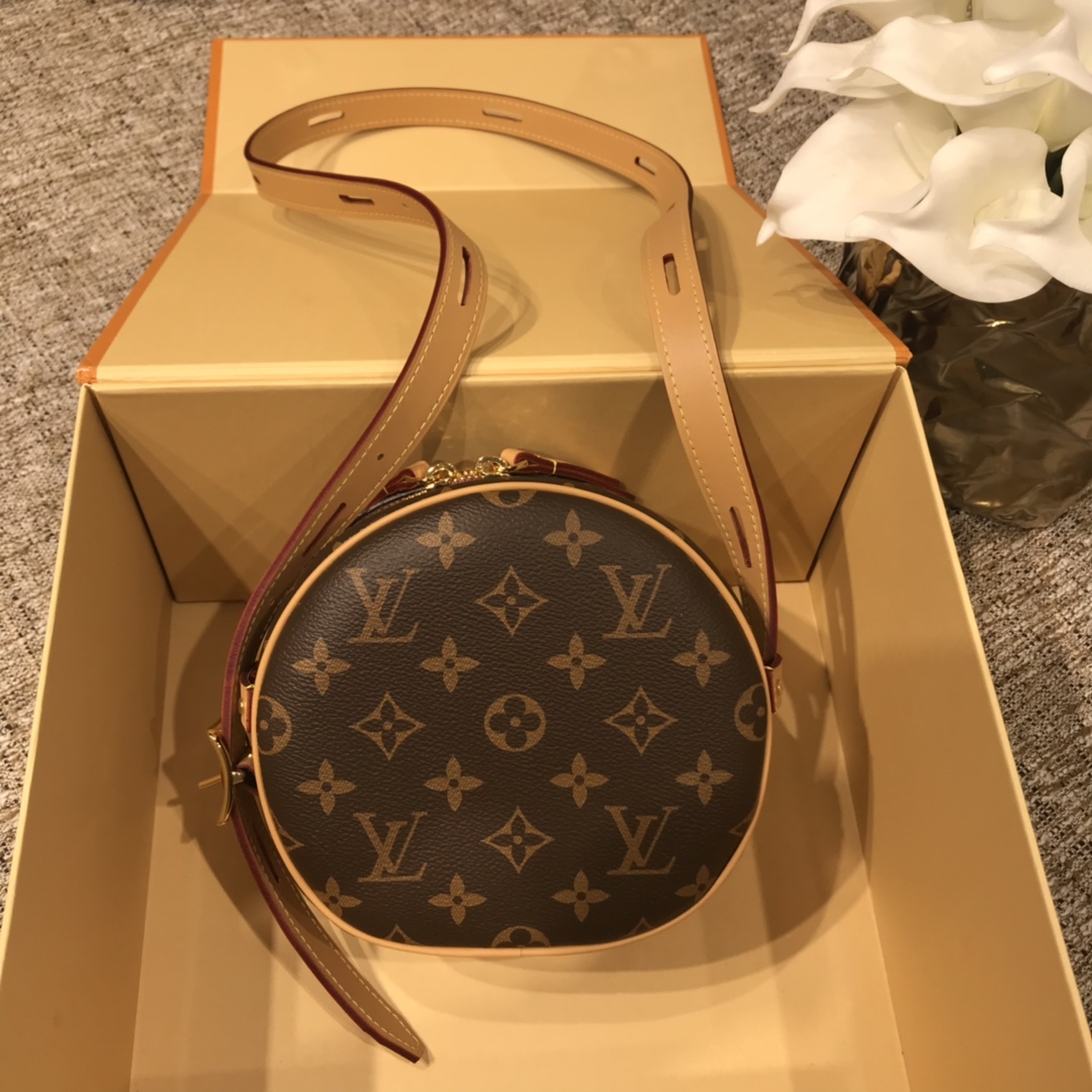 We provide Top Cheap AAA
 Louis Vuitton LV Boite Chapeau Handbags Cylinder & Round Bags Monogram Canvas Cowhide Spring/Summer Collection