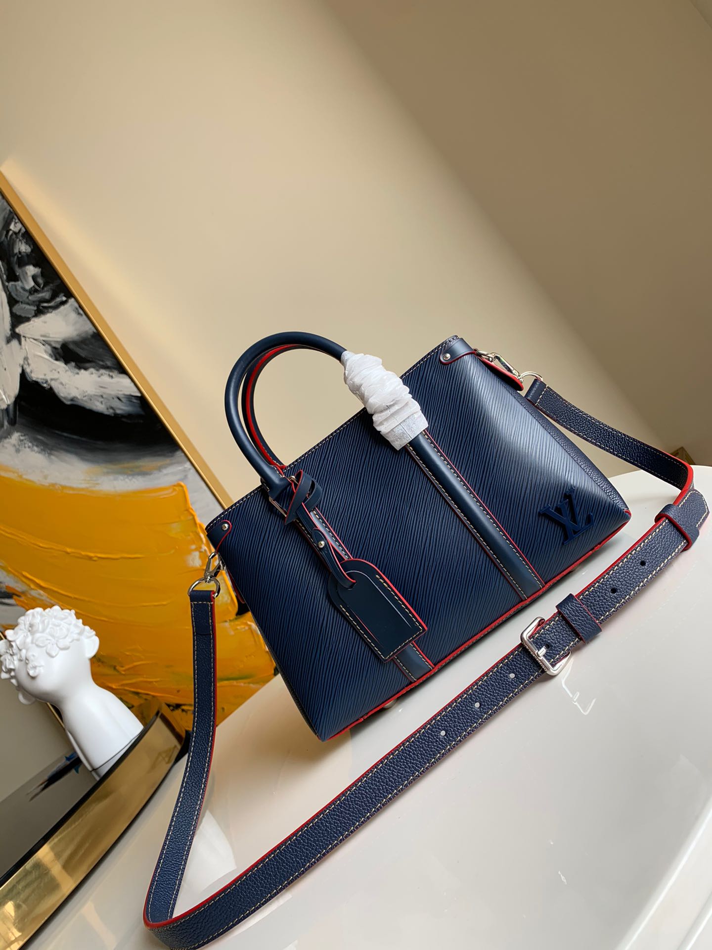 NO:395466,【Exclusive real shot M55613】This Twist Tote handbag has modern lines and luxurious design elements such as classic letters Twist twist locks and crossbody straps, and is destined to become the focus of the new trend. Water corrugated compartment tags and hangers water corrugated killer bag briefcase Size 28.0 x 20.0 x 13.0 cm 2019.,LV [original leather],louis vuitton,satchels,crossbody bags19860909【独家实拍M55613】此款Twist Tote手袋拥有现代感十足的线条以及经典字母 Twist扭锁与斜挎包带等奢华设计元素,注定将成为万众瞩目的新潮焦点.水波纹隔层吊牌风琴包水波纹杀手包公文包 尺寸28.0 x 20.0 x 13.0 cm 2019.,LV【原厂皮】,louis vuitton,satchels,crossbody bags,Bag