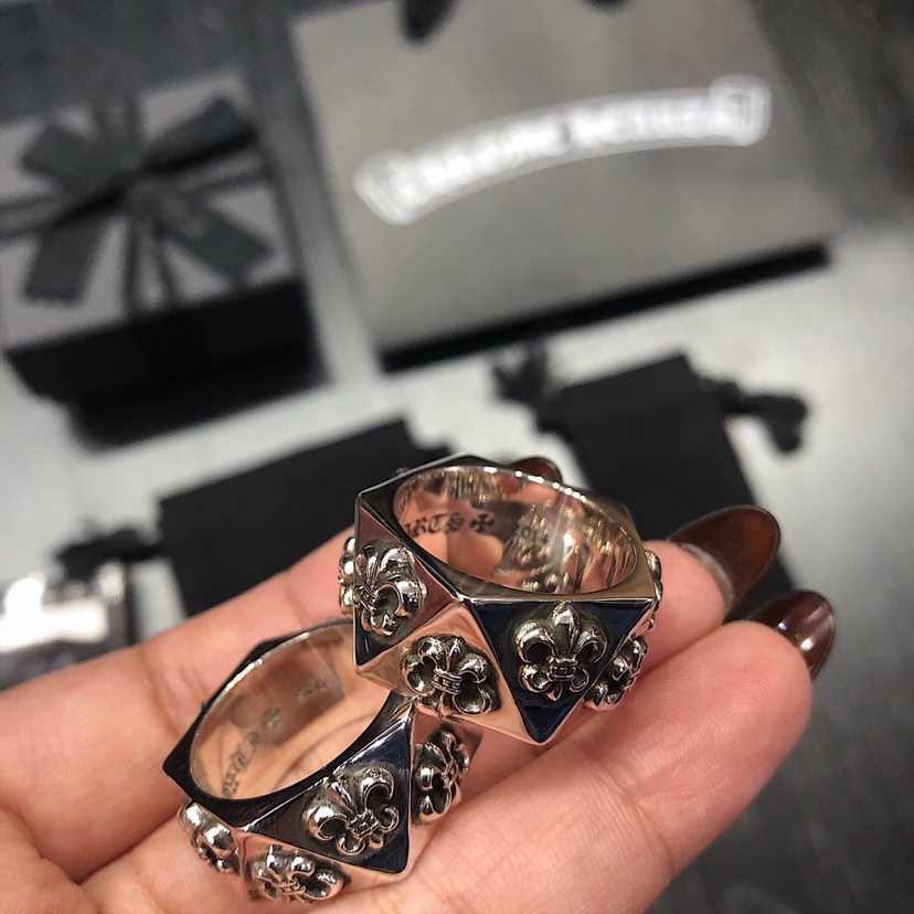 Chrome Hearts 开版 独家拍摄 （MZ）Chrome hearts 克罗心菱形童军花戒指
