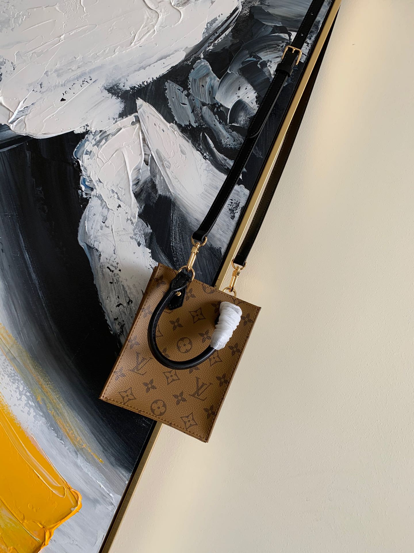 NO:395483,【Exclusive real photo M69846 yellow】ONTHEGO mini handbag Onthego mini handbag uses classic Monogram canvas, handles and shoulder straps to achieve multiple carrying methods. Size 17x14x5.5CM.,LV [original leather],louis vuitton19860909【独家实拍M69846黄】ONTHEGO 迷你号手袋Onthego 迷你号手袋使用经典 Monogram 帆布,手柄与肩带实现多种背携方式.尺寸17x14x5.5CM .,LV【原厂皮】,louis vuitton,Bag