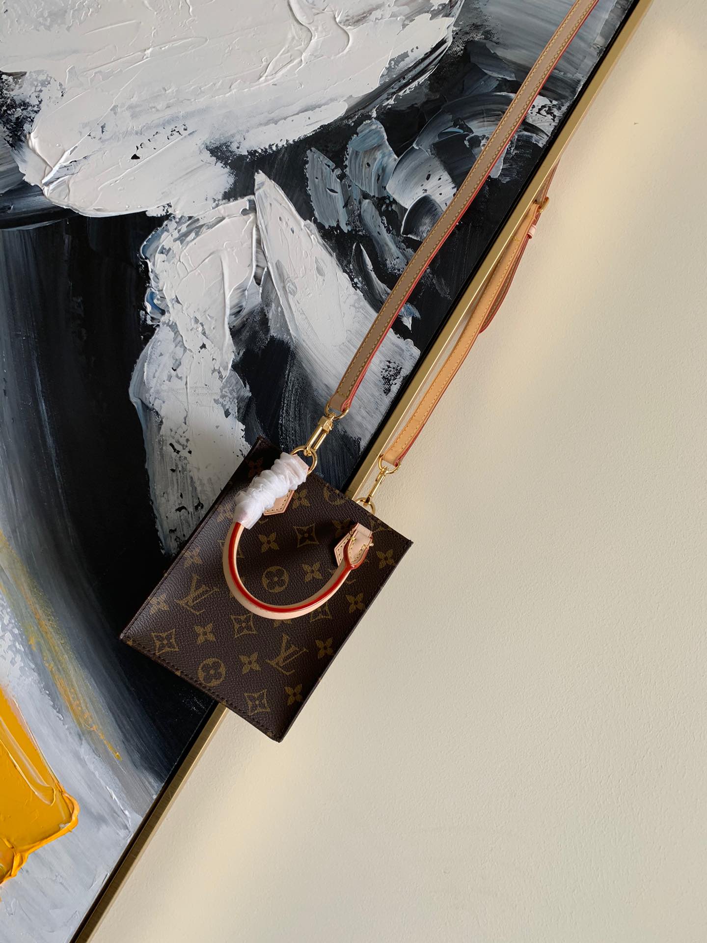 NO:395485,【Exclusive real photo of M69846 old-fashioned】ONTHEGO mini handbag Onthego mini handbag uses classic Monogram canvas, handles and shoulder straps to achieve multiple carrying methods. Size 17x14x5.5CM.,LV [original leather],louis vuitton19860909【独家实拍M69846老花】ONTHEGO 迷你号手袋Onthego 迷你号手袋使用经典 Monogram 帆布,手柄与肩带实现多种背携方式.尺寸17x14x5.5CM .,LV【原厂皮】,louis vuitton,Bag