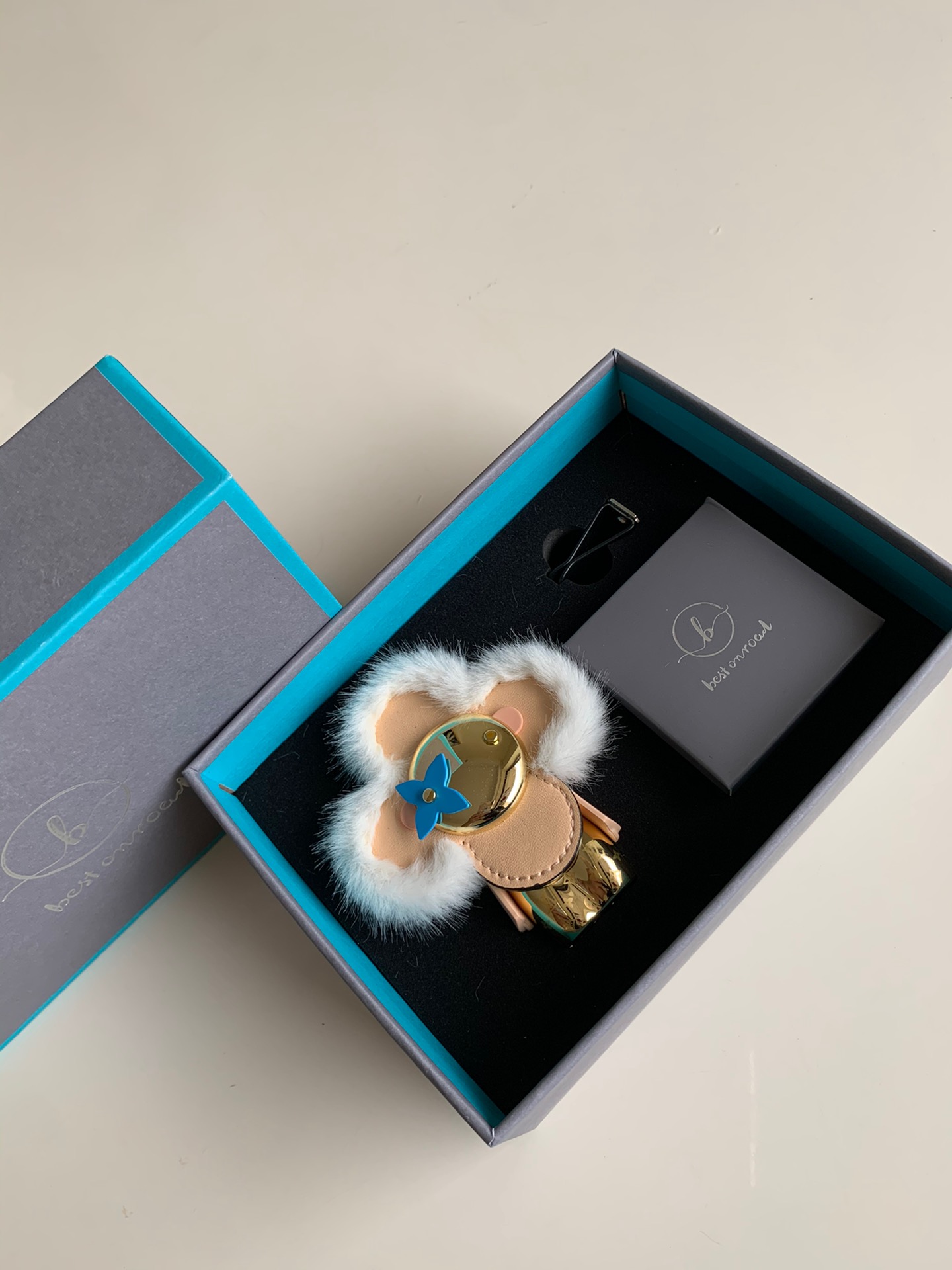 NO:395469,【Exclusive real photo GI】Sunflower doll Three colors.,LV【Original leather】,louis vuitton19860909【独家实拍GI】太阳花玩偶 三色 .,LV【原厂皮】,louis vuitton,Bag