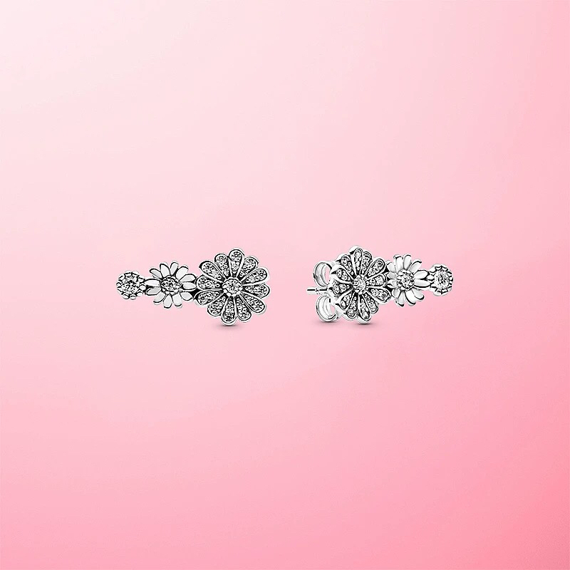 NO:103550,Panjia Spring New Products Shiny Daisy Earrings, symbolizing the positive and optimistic spirit contained in the daisy that symbolizes freedom and tenacity, will inspire you and remind you to stick to your own path and become what you want [Struggle], Pandora Earrings19860909潘家春季新品 闪亮雏菊耳钉,象征自由与坚韧的雏菊所蕴藏的积极乐观精神,将带给你激励,提醒你坚持自己的道路,成为自己想要的样子[奋斗],潘多拉耳钉,Jewelry