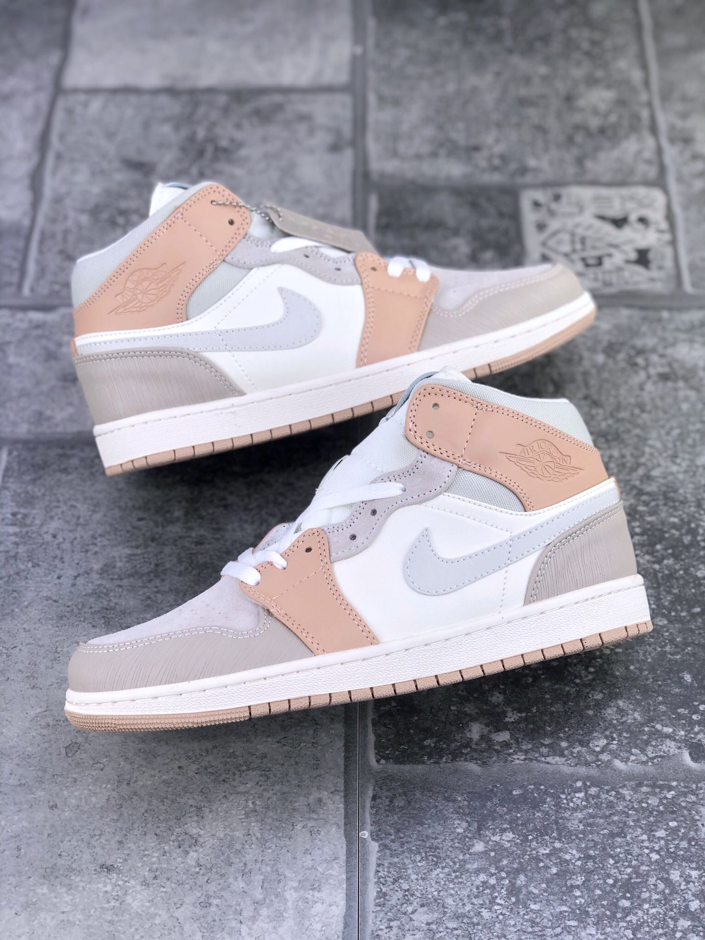 130 耐克 Nike Air Jordan 1 Mid ，AJ1 卡其米兰浅灰米白拼接乳白中帮CV3044-100