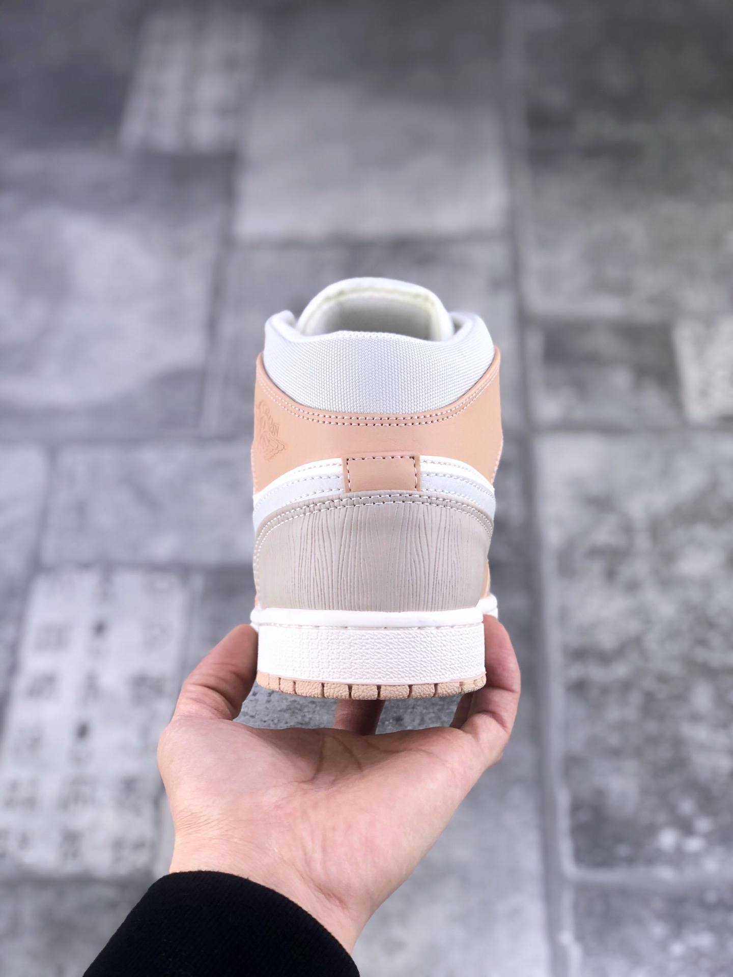 130 耐克 Nike Air Jordan 1 Mid ，AJ1 卡其米兰浅灰米白拼接乳白中帮CV3044-100