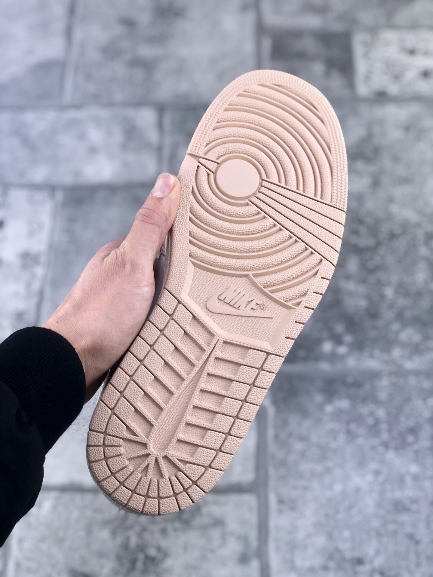 130 耐克 Nike Air Jordan 1 Mid ，AJ1 卡其米兰浅灰米白拼接乳白中帮CV3044-100