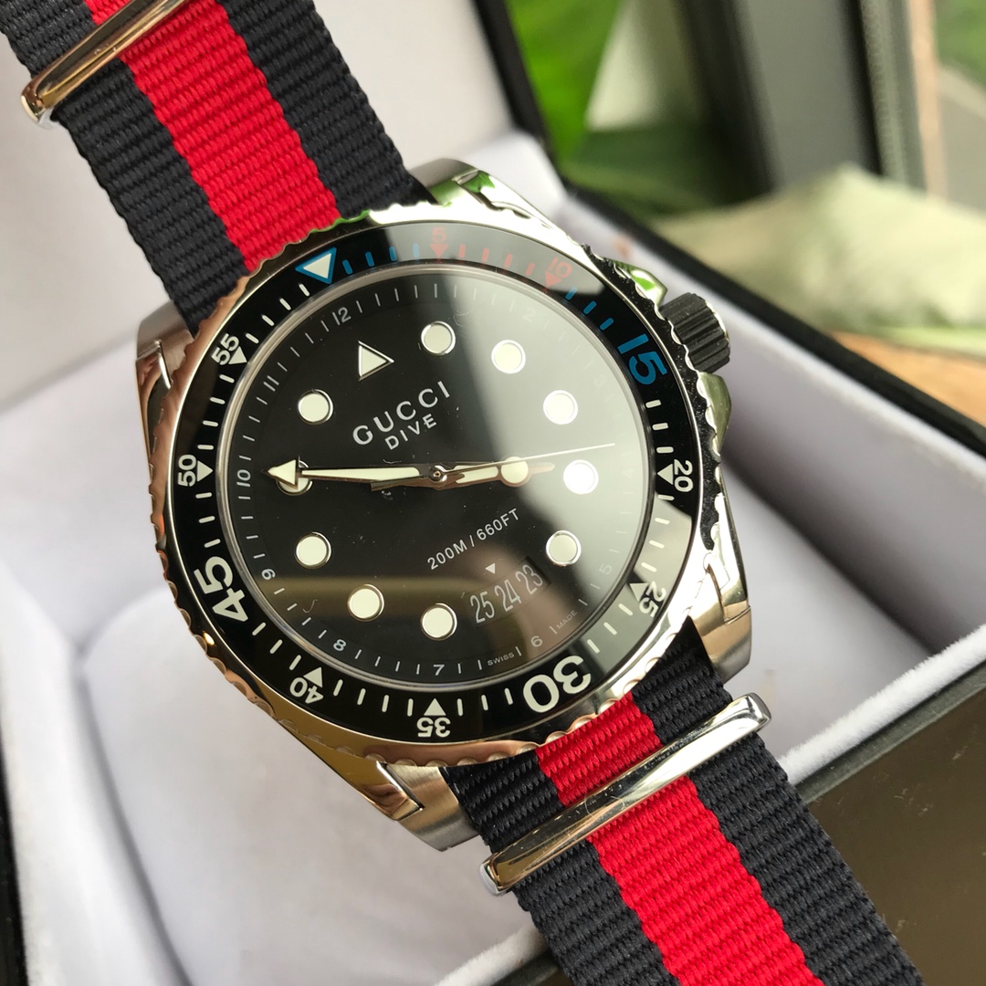 批:650 原盒:30 渠道货保真！古驰 GUCCI®原单新品，古驰潜水款款系列，顶级时尚尼龙带表带，原装石英机芯，直径44mm！全套一手出！
