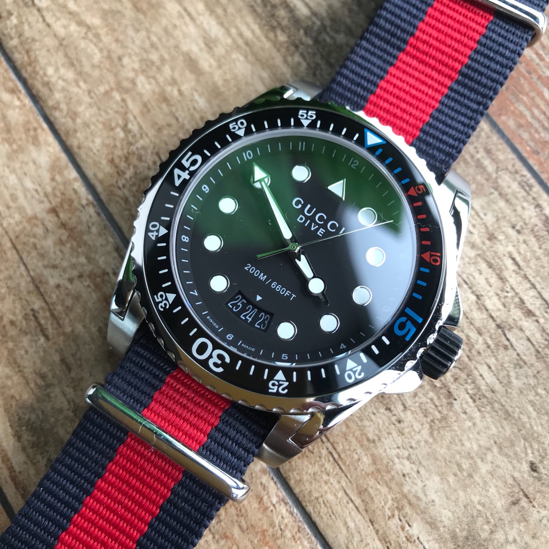 批:650 原盒:30 渠道货保真！古驰 GUCCI®原单新品，古驰潜水款款系列，顶级时尚尼龙带表带，原装石英机芯，直径44mm！全套一手出！