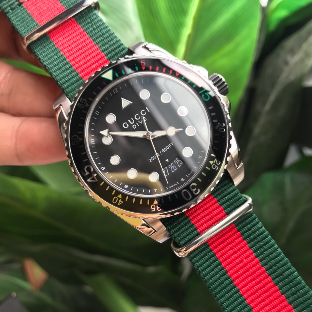 批:650 原盒:30 渠道货保真！古驰 GUCCI®原单新品，古驰潜水款款系列，顶级时尚尼龙带表带，原装石英机芯，直径44mm！全套一手出！