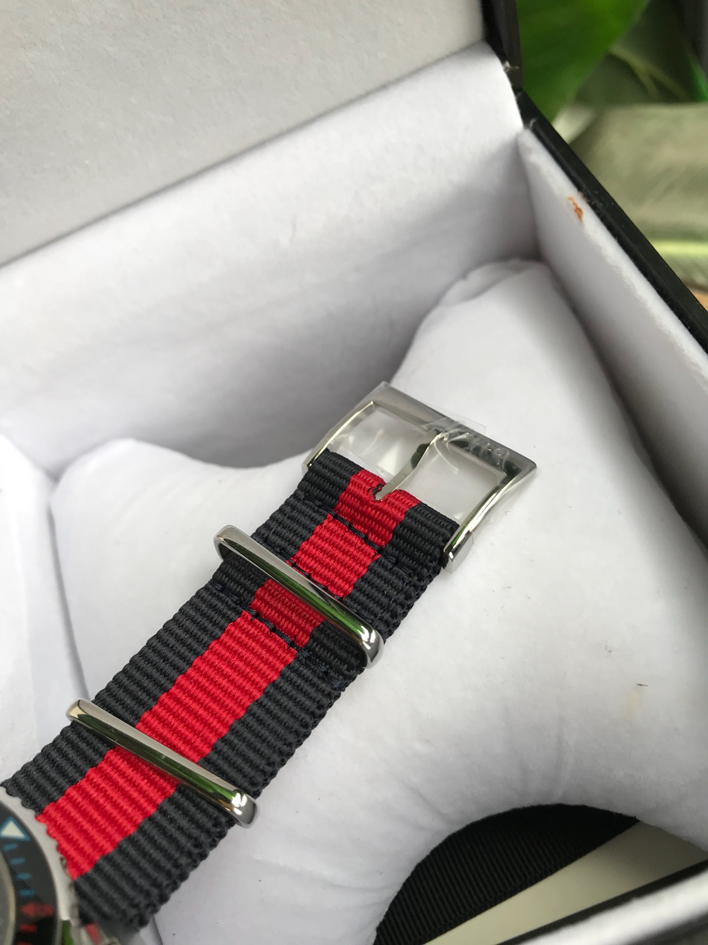 批:650 原盒:30 渠道货保真！古驰 GUCCI®原单新品，古驰潜水款款系列，顶级时尚尼龙带表带，原装石英机芯，直径44mm！全套一手出！