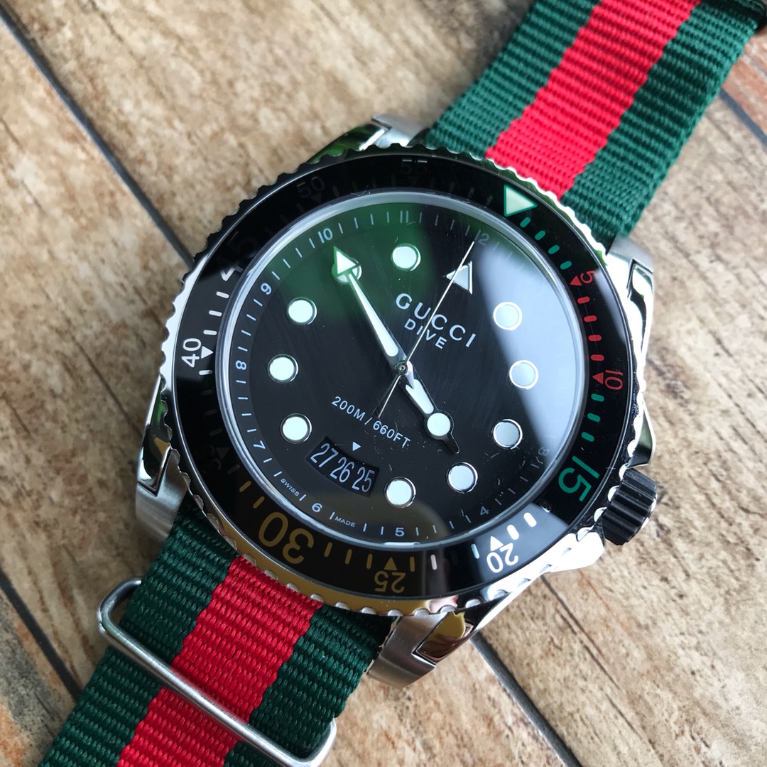 批:650 原盒:30 渠道货保真！古驰 GUCCI®原单新品，古驰潜水款款系列，顶级时尚尼龙带表带，原装石英机芯，直径44mm！全套一手出！