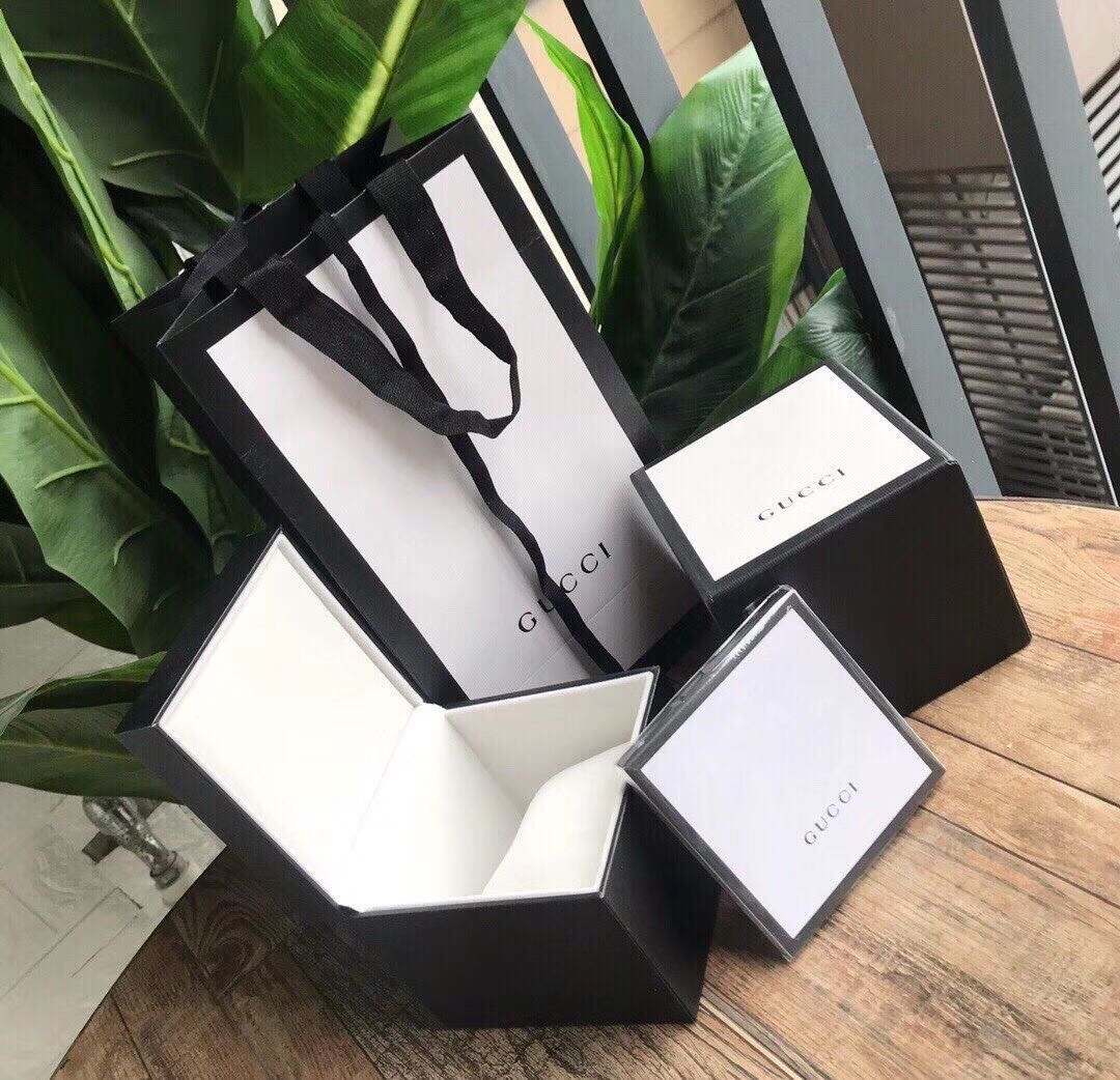 批:650 原盒:30 渠道货保真！古驰 GUCCI®原单新品，古驰潜水款款系列，顶级时尚尼龙带表带，原装石英机芯，直径44mm！全套一手出！