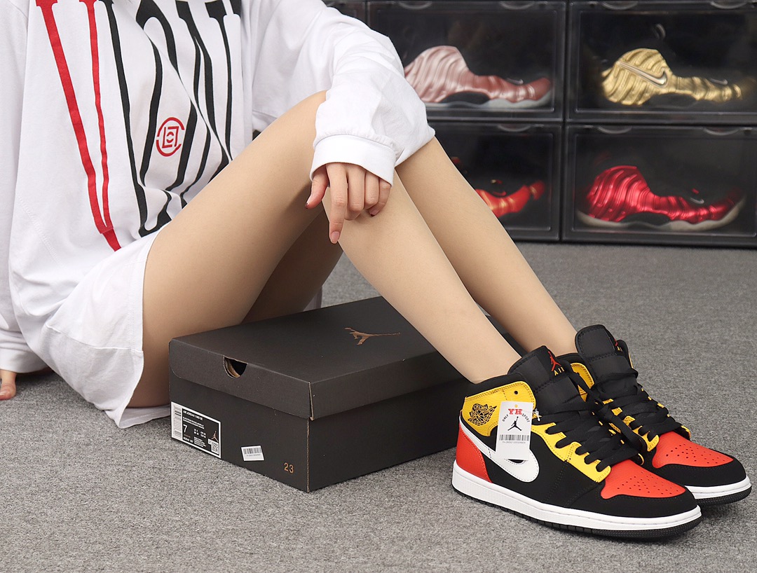 260 Nike Air Jordan 1 Mid 852542-087“Raygun”外星人 番茄炒蛋 AJ1乔丹1代中邦 模特上脚图