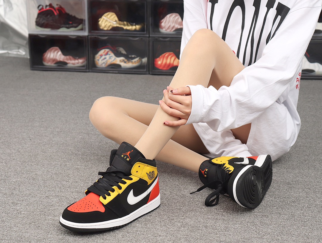260 Nike Air Jordan 1 Mid 852542-087“Raygun”外星人 番茄炒蛋 AJ1乔丹1代中邦 模特上脚图