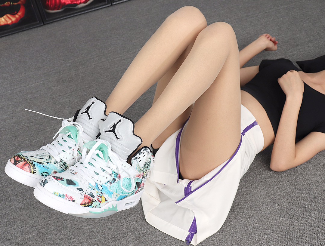 330 Nike Air Jordan 5 AV2405-900 “Wings”涂鸦 3M反光鞋舌AJ5 模特上脚图