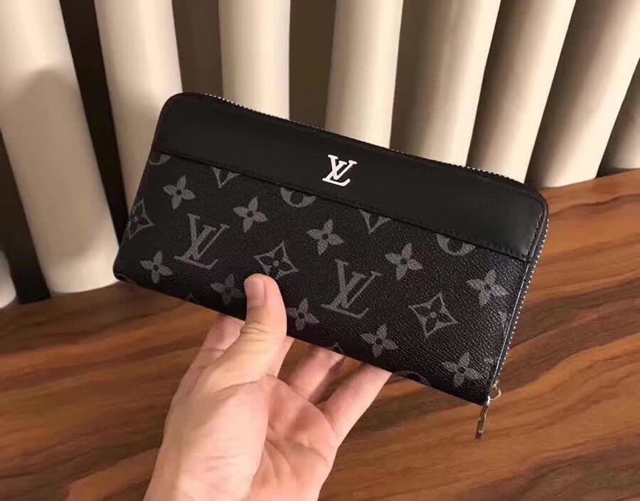 💞💞💞Lv 6099 火爆版单拉小手包到货💞💞里外头层牛皮打造💞图片色（自带原版盒子）男女通用哦…尺寸：