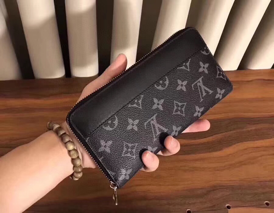 💞💞💞Lv 6099 火爆版单拉小手包到货💞💞里外头层牛皮打造💞图片色（自带原版盒子）男女通用哦…尺寸：