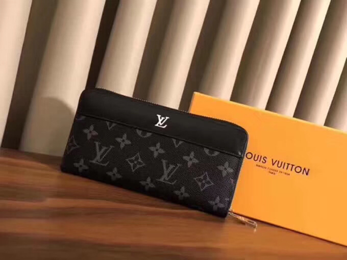 💞💞💞Lv 6099 火爆版单拉小手包到货💞💞里外头层牛皮打造💞图片色（自带原版盒子）男女通用哦…尺寸：