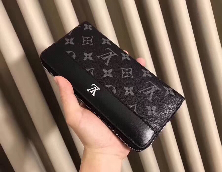 💞💞💞Lv 6099 火爆版单拉小手包到货💞💞里外头层牛皮打造💞图片色（自带原版盒子）男女通用哦…尺寸：