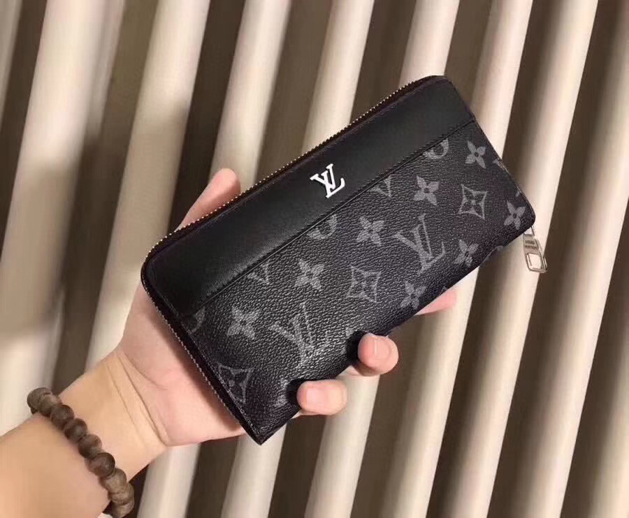 💞💞💞Lv 6099 火爆版单拉小手包到货💞💞里外头层牛皮打造💞图片色（自带原版盒子）男女通用哦…尺寸：