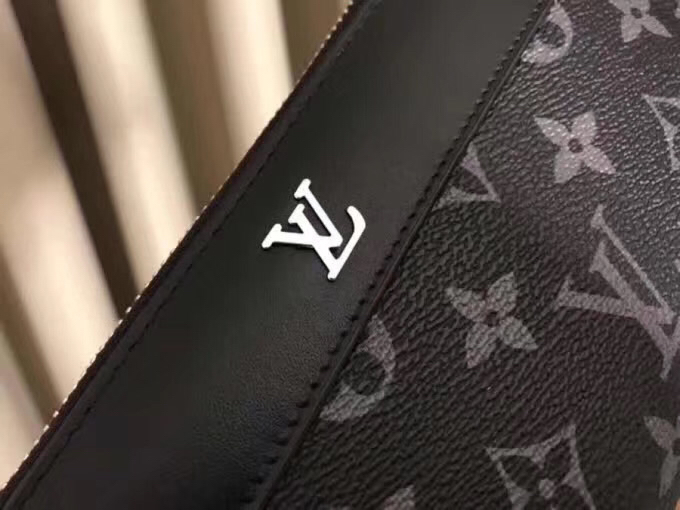 💞💞💞Lv 6099 火爆版单拉小手包到货💞💞里外头层牛皮打造💞图片色（自带原版盒子）男女通用哦…尺寸：