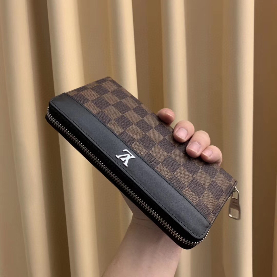 💞💞💞Lv 6101 火爆版单拉小手包到货💞💞里外头层牛皮打造💞图片色（自带原版盒子）男女通用哦…尺寸：