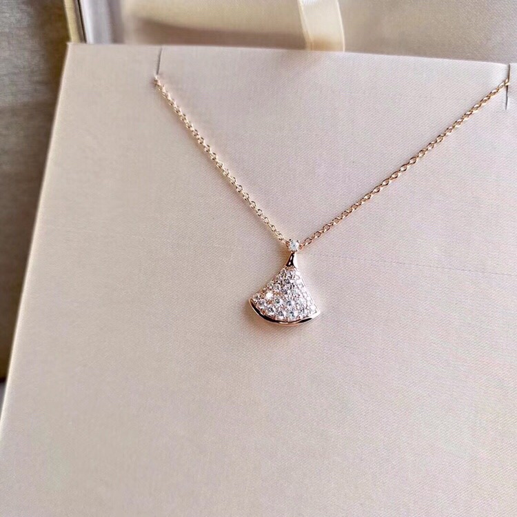 NO:101759,[Thirty Only] The same style of popular dramas Baojia Full Diamond Small Skirt Necklace Original buckle, sterling silver material Spot instant delivery Platinum/rose gold, Bulgari necklace, bvlgari, skirts, necklace, pure silver19860909【三十而已】热播剧同款 宝家 满钻小裙子项链 原版扣,纯银材质 现货秒发 白金/玫金,宝格丽项链,bvlgari,skirts,necklace,pure silver,Jewelry