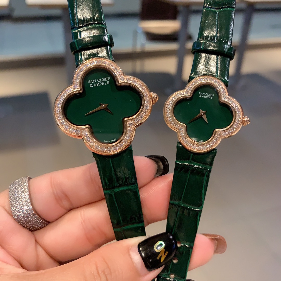 Van Cleef & Arpels Alhambra Vintage Clover Watch - Green & Gold