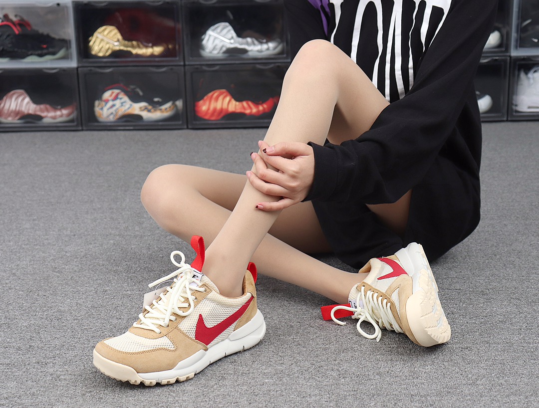 200 Nike Craft Mars Yard TS “NASA” 2.0 AA2261-100 宇航员 棕米白红 GD权志龙上脚同款 模特上脚图