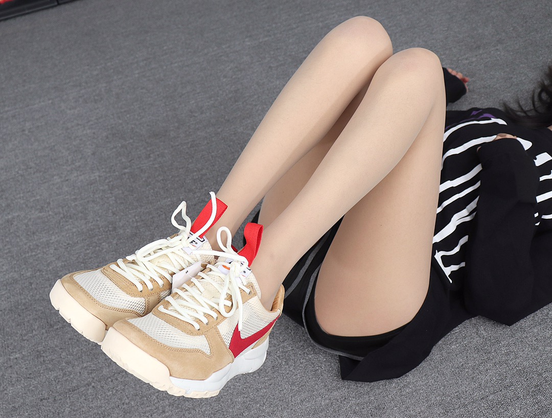 200 Nike Craft Mars Yard TS “NASA” 2.0 AA2261-100 宇航员 棕米白红 GD权志龙上脚同款 模特上脚图