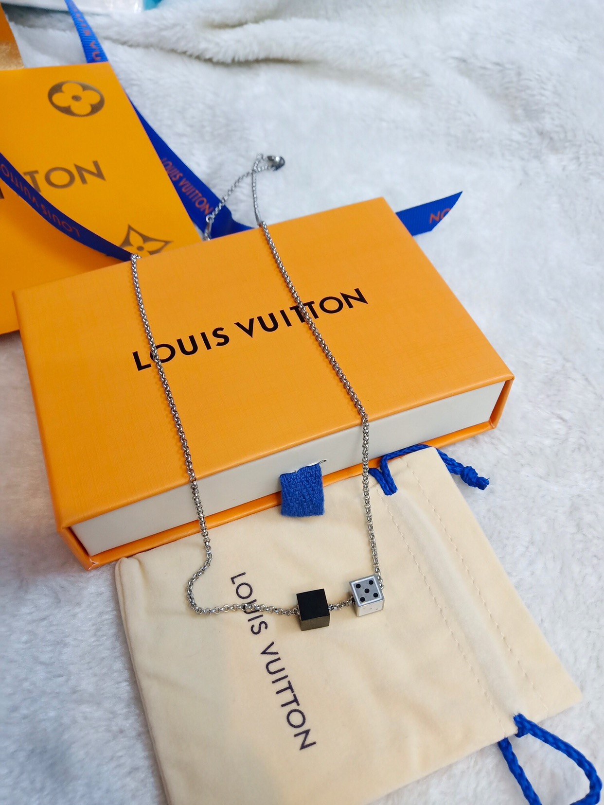 NO:103517,【LV】Lv dice necklace Length: 50 5 5,Lv necklace,louis vuitton,necklace19860909【LV】Lv骰子项链 长度:50 5 5,Lv项链,louis vuitton,necklace,Jewelry