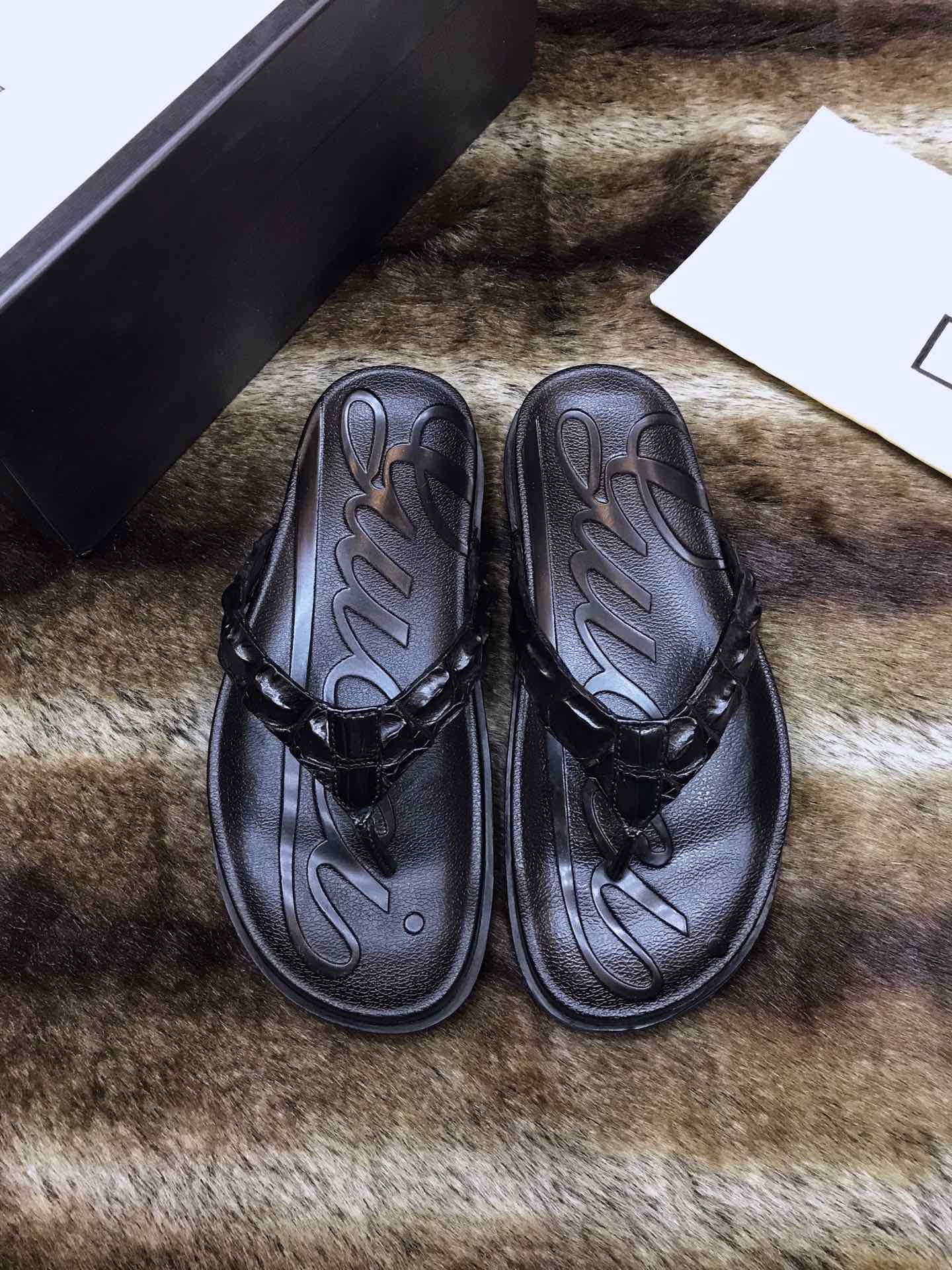 NO:351369,Crocodile belly sandals, new spring and summer products, store managers recommend [Crocodile sandals] Thai Siamese crocodile leather, counter quality, quality level, simple and fashionable, luxurious and atmospheric, gentlemanly style, Baidu, casual and temperament 38/45; tire soles are the highlights, wear-resistant and non-slip, absolutely suitable for you who know how to taste life!  sandals crocodile skin19860909鳄鱼肚皮凉鞋批 春夏新品 店长隆重推荐【鳄鱼凉拖臻品】泰国暹罗鳄鱼皮 专柜精品 质量属精品级别 简单时尚 奢华大气 绅士风度百度 休闲不失气质 38/45；轮胎大底是亮点 耐磨防滑 绝对适合懂得品味生活的您！,,sandals,crocodile skin,Men's shoes