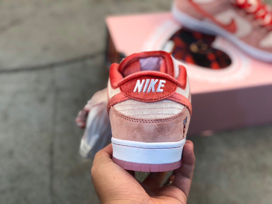 170   Strange Love   Nike SB Dunk Low Pro QS 情人节限定骚粉高光丝绒色滑板鞋