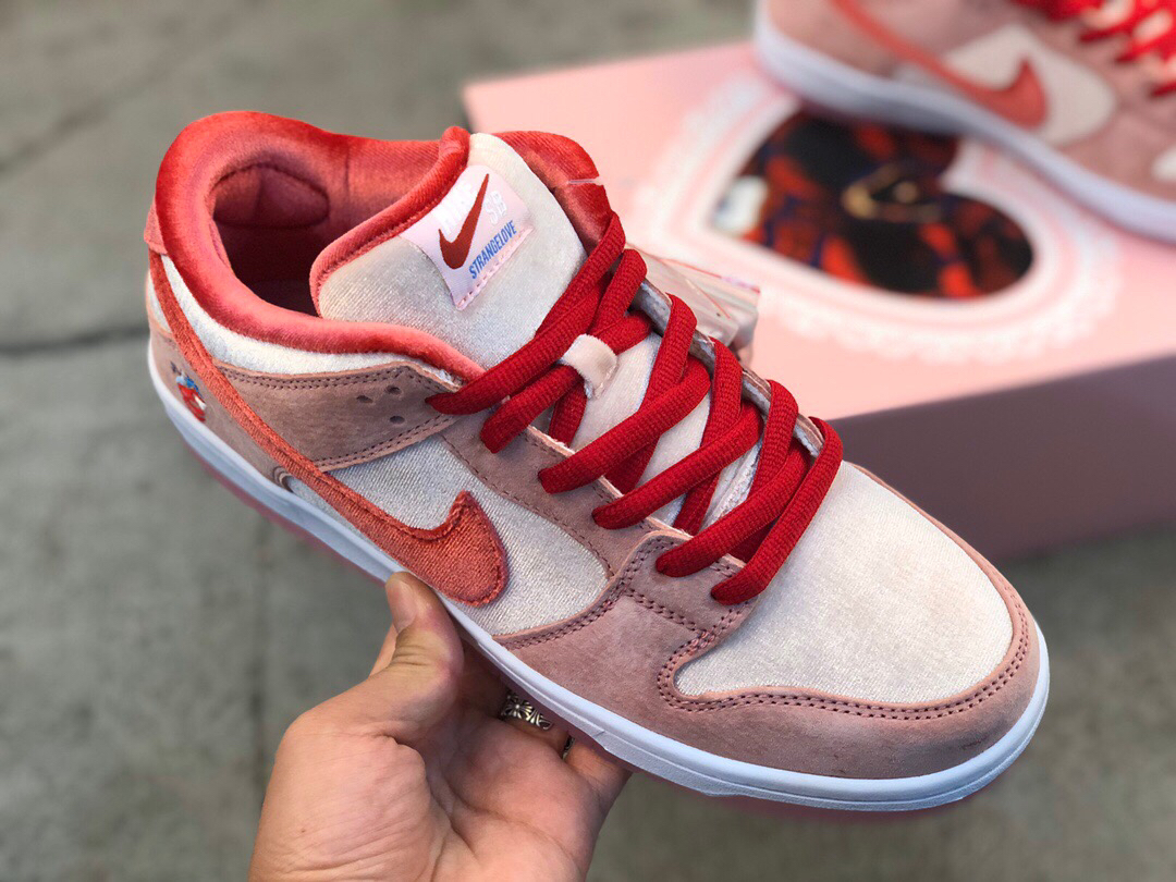 170   Strange Love   Nike SB Dunk Low Pro QS 情人节限定骚粉高光丝绒色滑板鞋