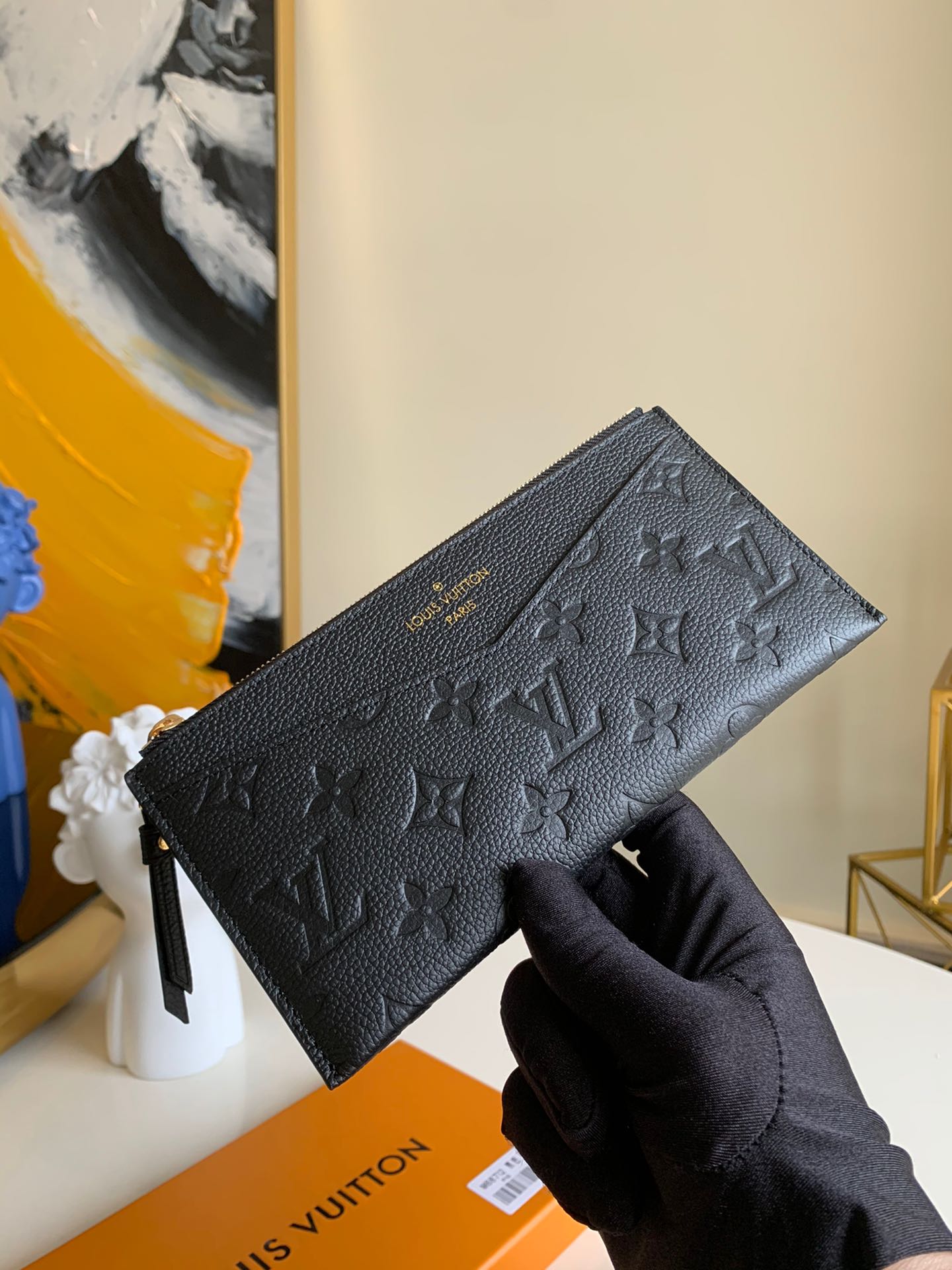 NO:395525,【Exclusive real shot M68712】Mélanie BB full leather embossed v-peer card wallet oo[handshake][handshake] with V-shaped front pocket and zipper closure, m68712 makes the slim body exude an elegant atmosphere.20.0 x 10.0 x 0.3 cm.,LV【original leather】,louis vuitton,wallets19860909【独家实拍M68712】Mélanie BB 克色全皮压花v皮拉牌钱包oo[握手][握手]搭配 V 形前袋与拉链封口,m68712令纤薄身形流露雅致气息.20.0 x 10.0 x 0.3 cm .,LV【原厂皮】,louis vuitton,wallets,Bag