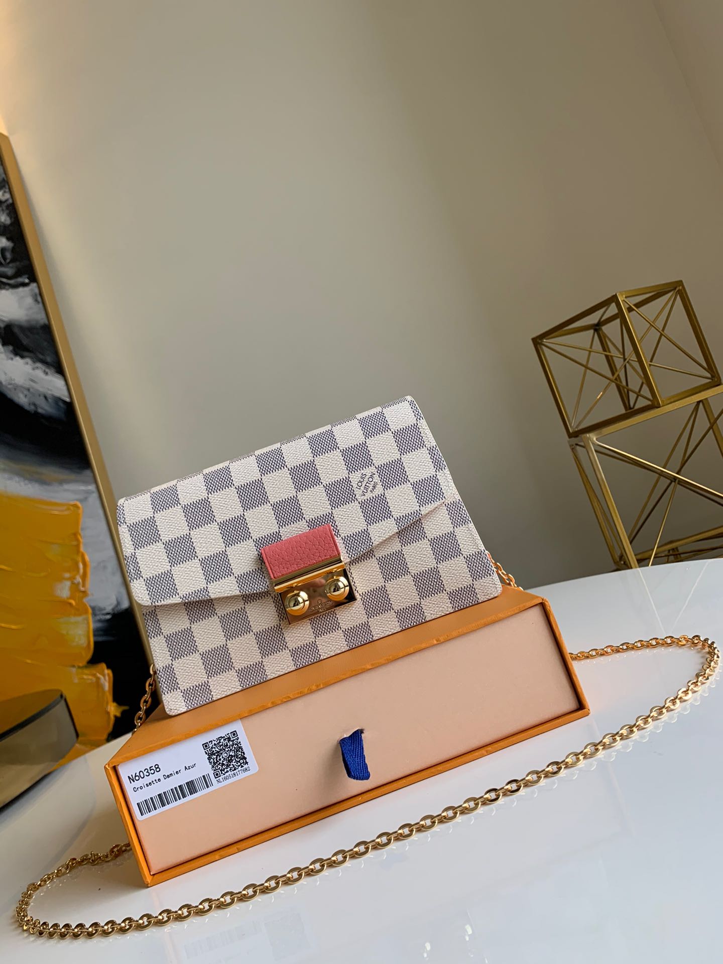NO:395528,【Exclusive real photo N60358】Croisette chain wallet is made of Damier Azur canvas leather trim outlined neatly with S-lock hook buckle detachable chains and other exquisite details that can be held by hand/shoulder crossbody. Model white grid 60357/60358 Coffee 60287/60288 Color white grid pink/white grid orange Coffee pink/coffee red presbyopia/orange presbyopia/red Size 21*13.5*5.,LV [original leather],louis vuitton19860909【独家实拍N60358】Croisette 链条钱夹采用 Damier Azur 帆布皮革饰边勾勒利落构型搭配源自其品牌经典硬箱的 S-lock 钩扣可拆卸链条等精致细节可手拿/肩背斜挎皆宜 型号白格60357/60358 啡格60287/60288 颜色白格粉色/白格橙色 啡格粉色/啡格红色老花/橙色 老花/红色 尺寸21*13.5*5 .,LV【原厂皮】,louis vuitton,Bag