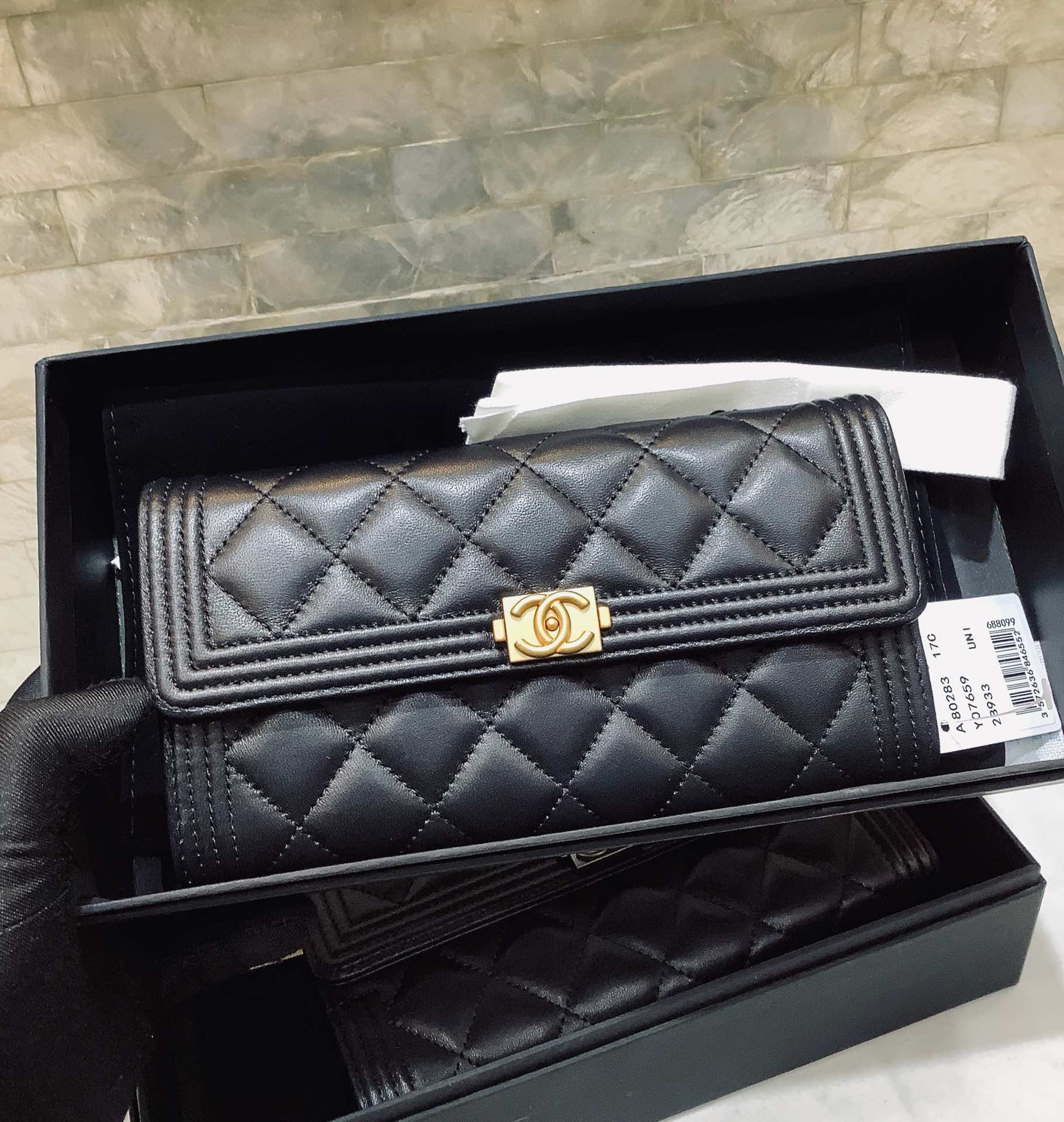 Chanel原厂绵羊皮二折钱包 A80283黑色/金扣