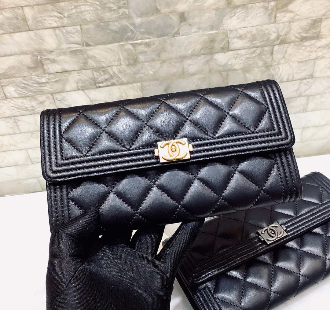 Chanel原厂绵羊皮二折钱包 A80283黑色/金扣