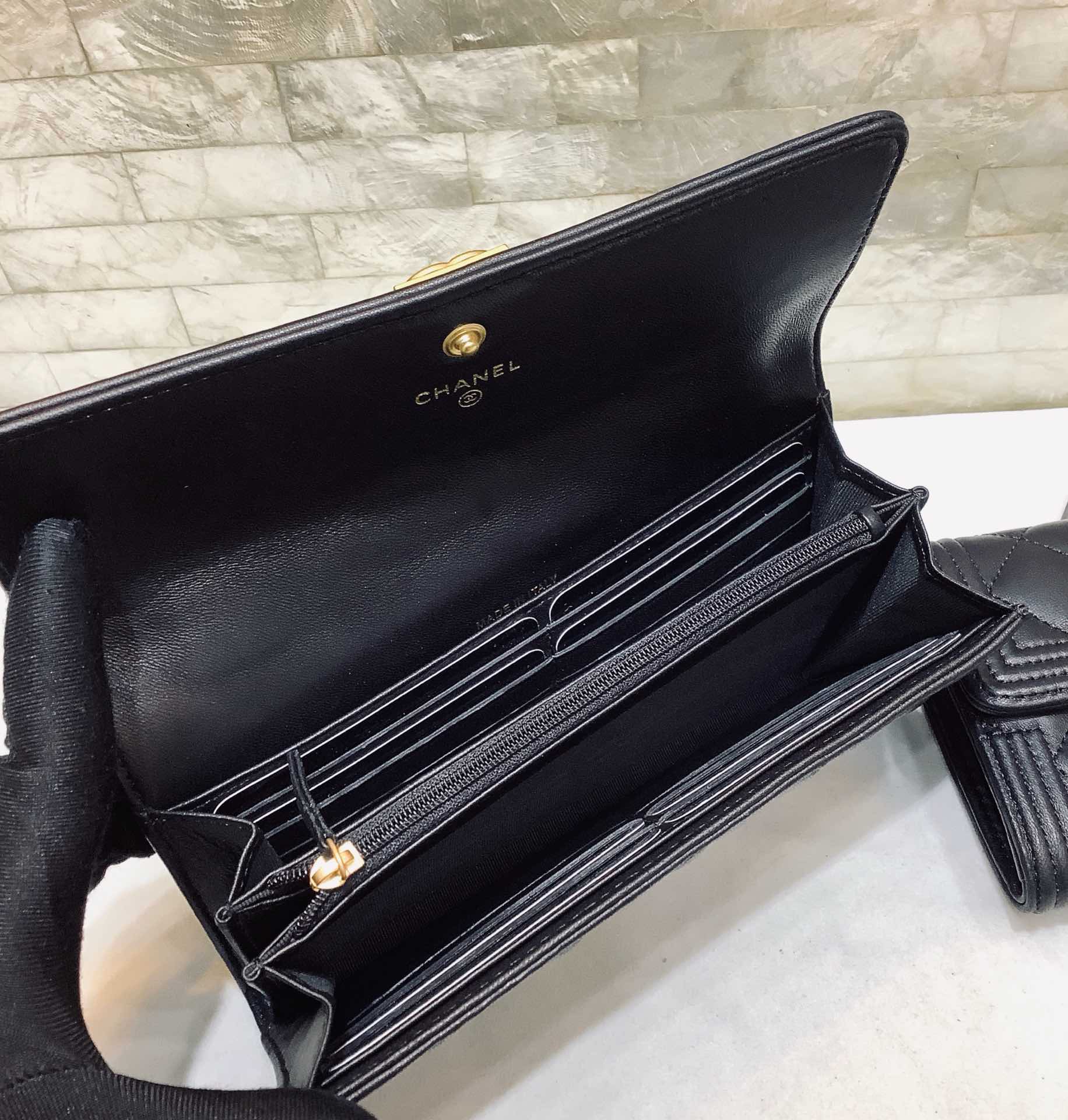 Chanel原厂绵羊皮二折钱包 A80283黑色/金扣