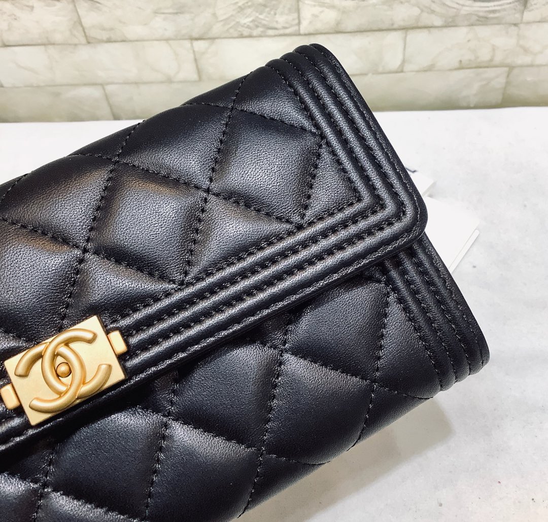 Chanel原厂绵羊皮二折钱包 A80283黑色/金扣