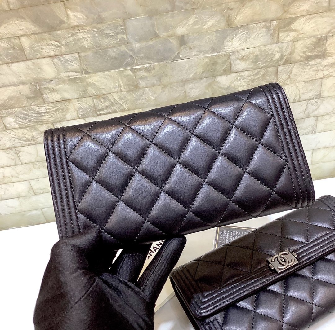 Chanel原厂绵羊皮二折钱包 A80283黑色/金扣