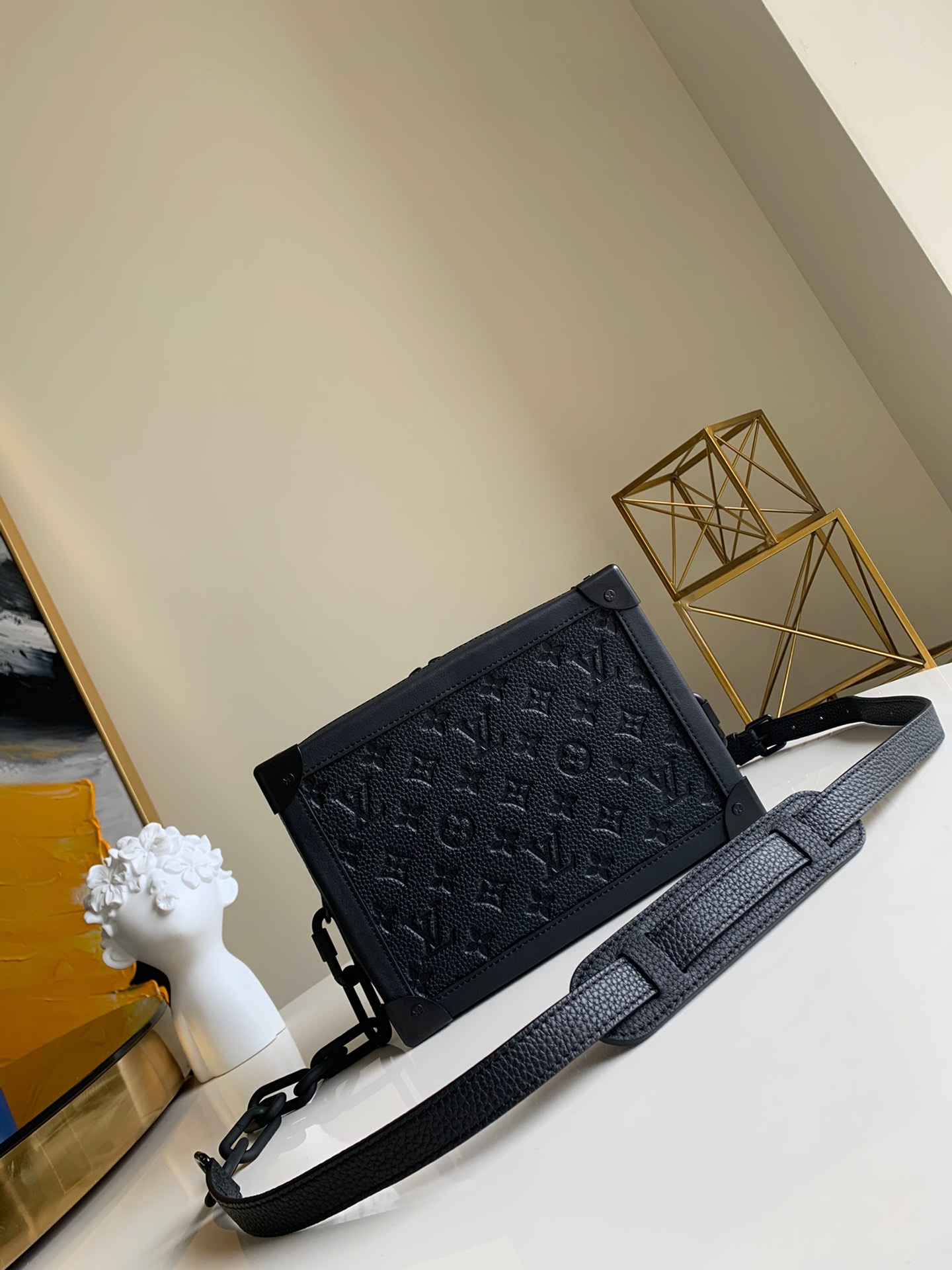 NO:395558,[Exclusive real photo of M44478 grams leather embossed] The latest limited edition model of the counter, Virgil Abhol series new contrasting color concept accessories, orange, is very eye-catching!  Soft bags are very popular, and you may not be able to buy them if you have money!  Fans are all seizing the fashion pioneers all want a VIrgil soft box, because it is really easy to use. It gets rid of the hard and heavy of previous generations. This generation of soft box is not only light, but also very practical and light. The capacity is much larger than before. When you buy it, you can feel that all kinds of good upper body are also superb. Both men and women are very hold-in, and they also have a street style perfect!  Perfect!  Size 23×16×8 2019. .850,LV【Original Leather】,louis vuitton19860909【独家实拍M44478克皮压花】 专柜最新限量款 Virgil Abhol 系列全新撞色理念配件橘色很亮眼！软箱包很抢手,有钱不一定买到！迷粉们都在抢占时尚的先锋都想要一个VIrgil的软箱,因为她真的太好用了摆脱了前几代的硬和重,这代的软箱不但轻便还很实用又很轻便容量也比之前的大了很多,入手就感觉到了各种好上身也是超赞的,不管是男女都是很hold住的,而且还有街头风 完美！完美！尺寸23×16×8 2019. .850,LV【原厂皮】,louis vuitton,Bag