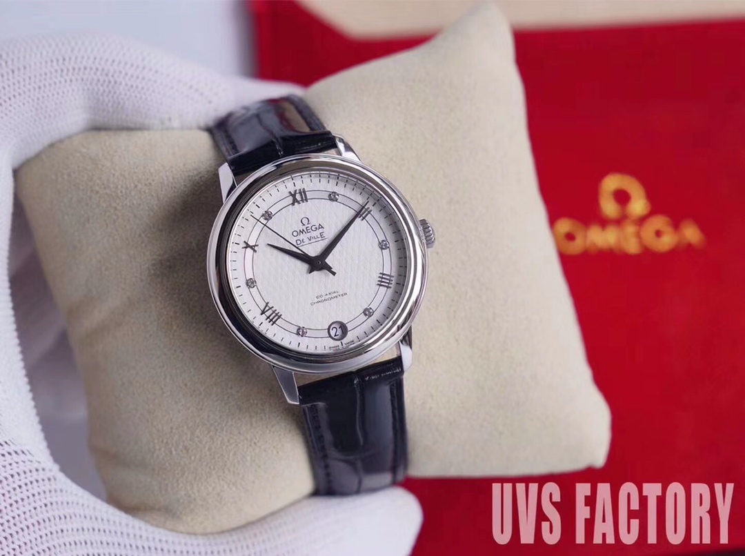 NO:726116,Brand new upgraded satin texture!  American alligator leather strap!  UVS genuine mold opening!  Omega De Ville series 424.10.33.20.55.002 movement I have a Haiou 2892 movement, which is consistent with the original movement, including the height of the center position, the direction of calendar adjustment and jump, (the calendar adjustment is to turn downwards to jump from right to left.) and reprint the calendar numbers. 2. Upgrade the trimming line of the case, polish the case body, and perform high-definition electroplating on the sapphire glass.  3. Upgrading the bottom cover with the relief of Cronus, the god of time, is the most labor-intensive. After 11 mold changes and 13 months of work, the bottom cover finally achieved the same pattern as the original, which is exquisite and lifelike. 4. Size 32.7mm, thickness 9mm. Same size as the original. Buy a pair of cowhide straps for free!  !  ,,omega,cowhide,crocodile skin,silk fabric19860909全新升级绸缎纹面！美洲鳄鱼皮表带！ UVS正品开模！欧米茄碟飞系列424.10.33.20.55.002 机芯我有一颗海欧2892机芯,与原装机芯是一致的,包括了把中位的高低,调历与跳历的方向,（的调历是往下转动日历由右向左跳动的.）并将日历数字重新印刷. 2.升级表壳的修边线,与壳身打磨.并对蓝宝石玻璃进行高清电镀处理. 3.升级底盖的时间之神.克洛诺斯.浮雕,是最考功夫的,底盖经过11次改模,耗时13个月,终于做到了原版一致的图案,精致栩栩如生. 4.尺寸32.7mm,厚9mm.原版一致尺寸. 买就送牛皮表带一付！！,,omega,cowhide,crocodile skin,silk fabric,Watch